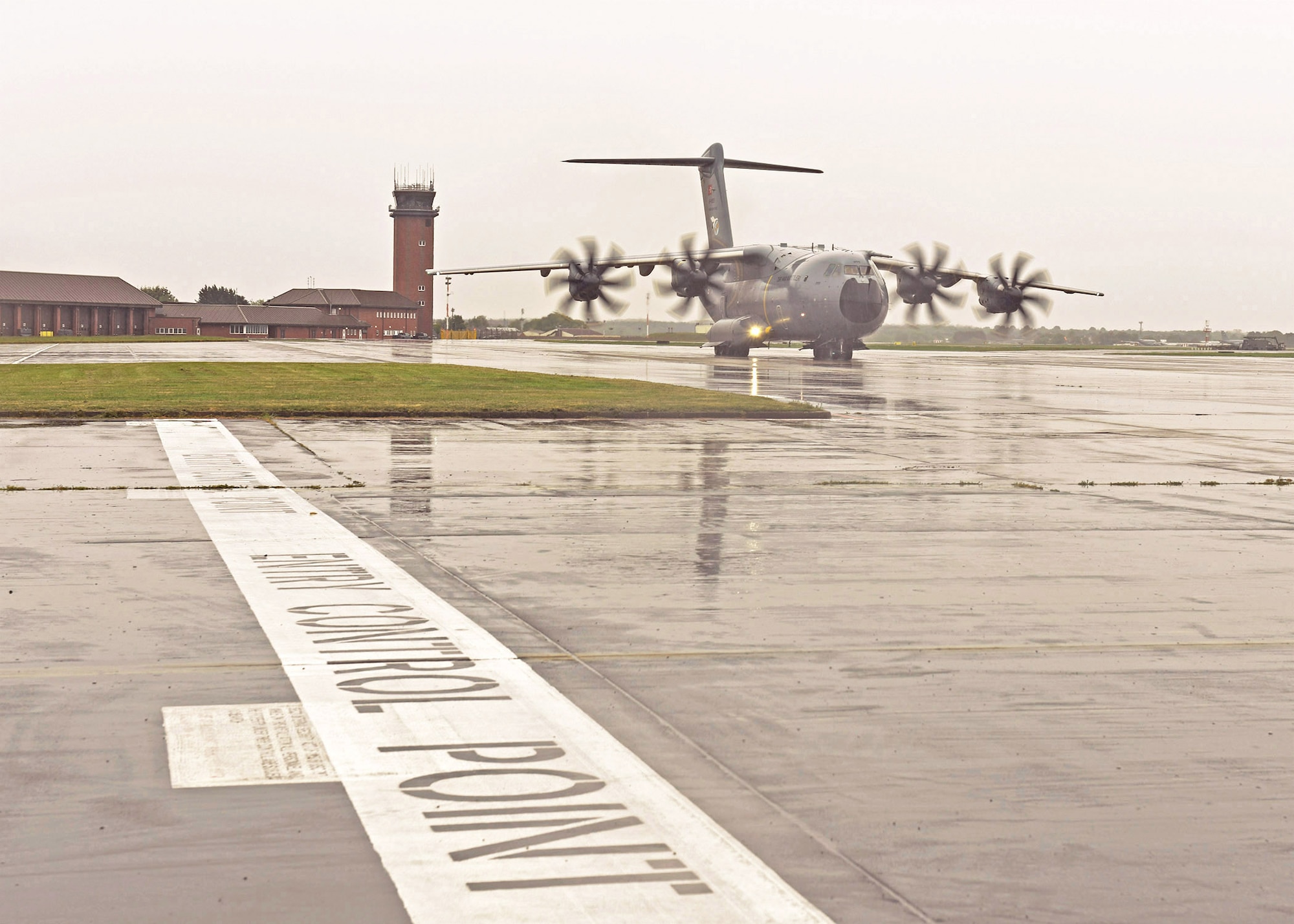 A Turkish Airbus A400M Atlas taxies upon arrival at RAF Mildenhall, England, April 28, 2020, before continuing on to Joint Base Andrews, Md., to deliver COVID-19 medical supplies. Airmen from RAF Mildenhall were ready and waiting to assist the crew and refuel the aircraft, demonstrating our mutual support of NATO allies during this difficult time. (U.S. Air Force photo by Karen Abeyasekere)