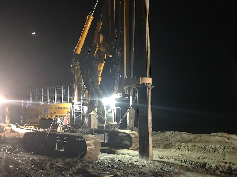 Nighttime cutoff wall construction on the Herbert Hoover Dike