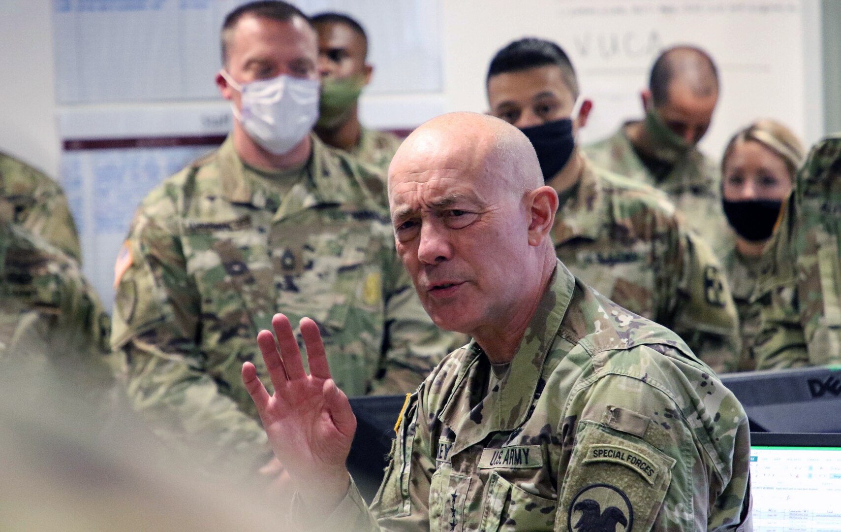 General talks to Soldiers
