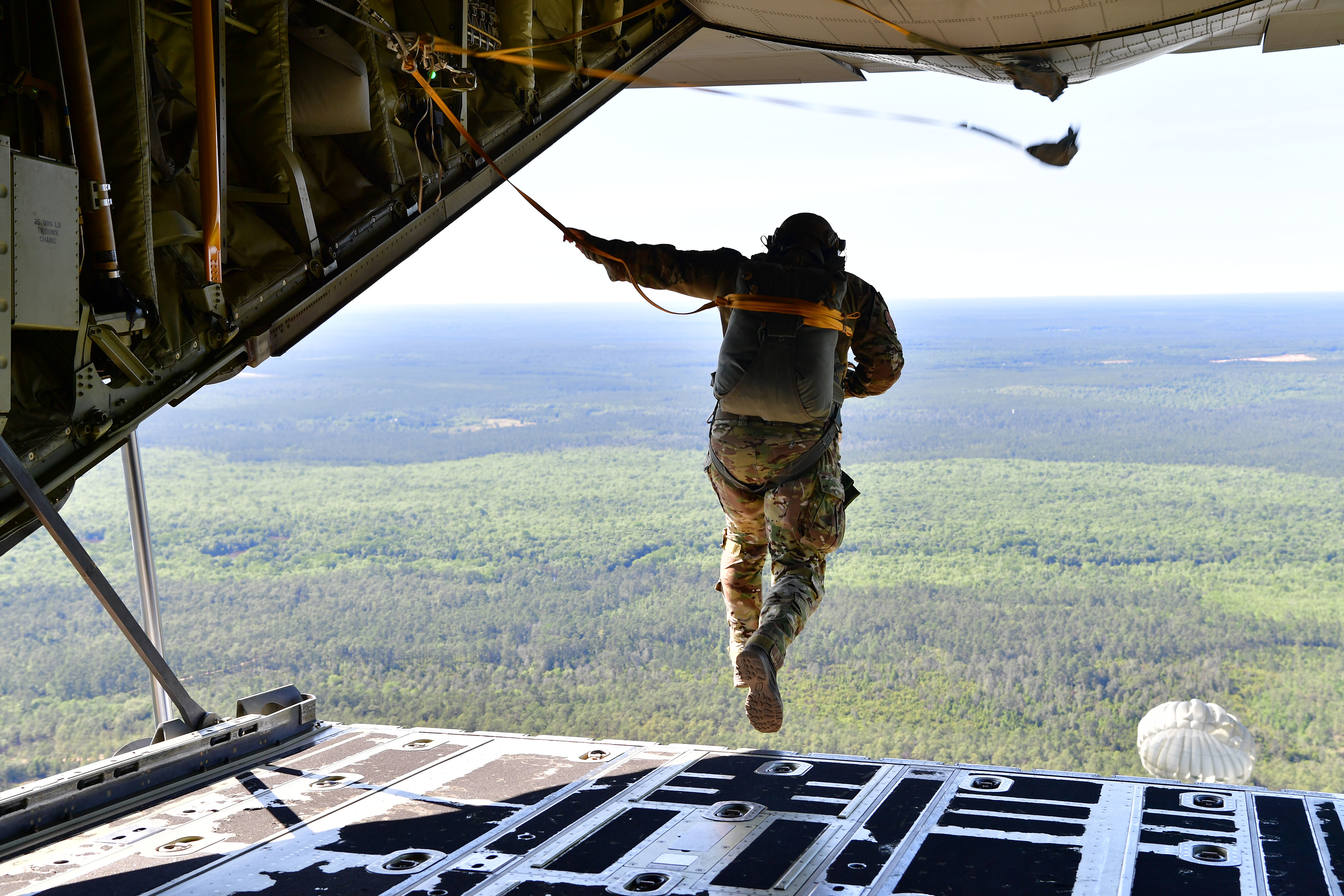 19th AW aids in AFSOC jump training > Little Rock Air Force Base > Article  Display