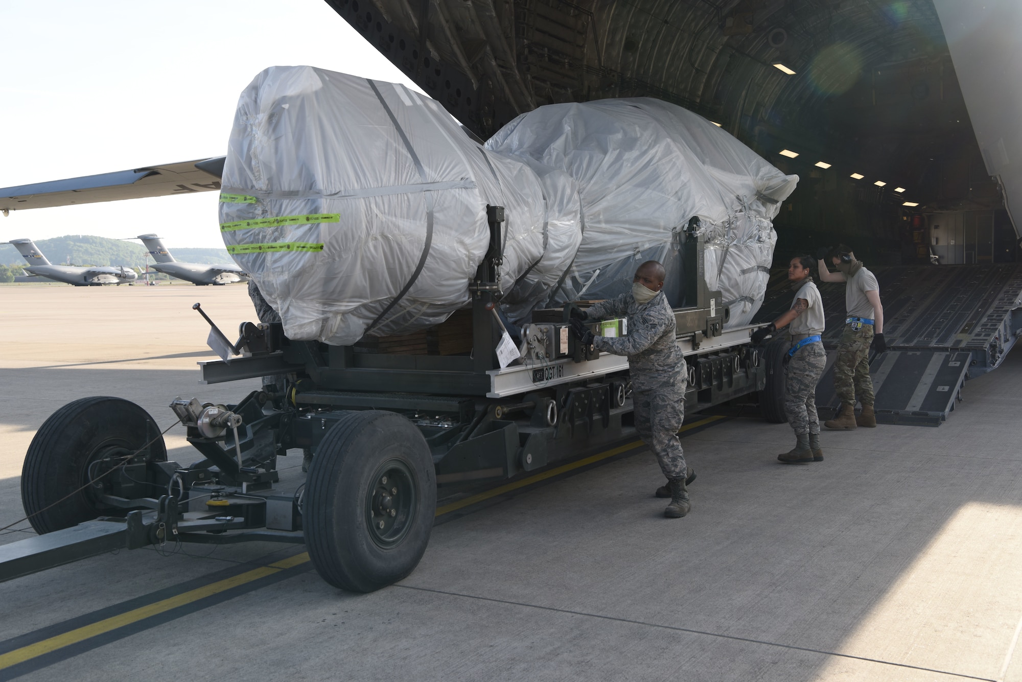 Engine trailers are used to transport, store and remove aircraft engines safely.