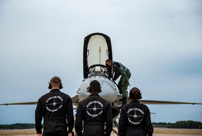 New PACAF F-16 Demo Pilot Certification Flight