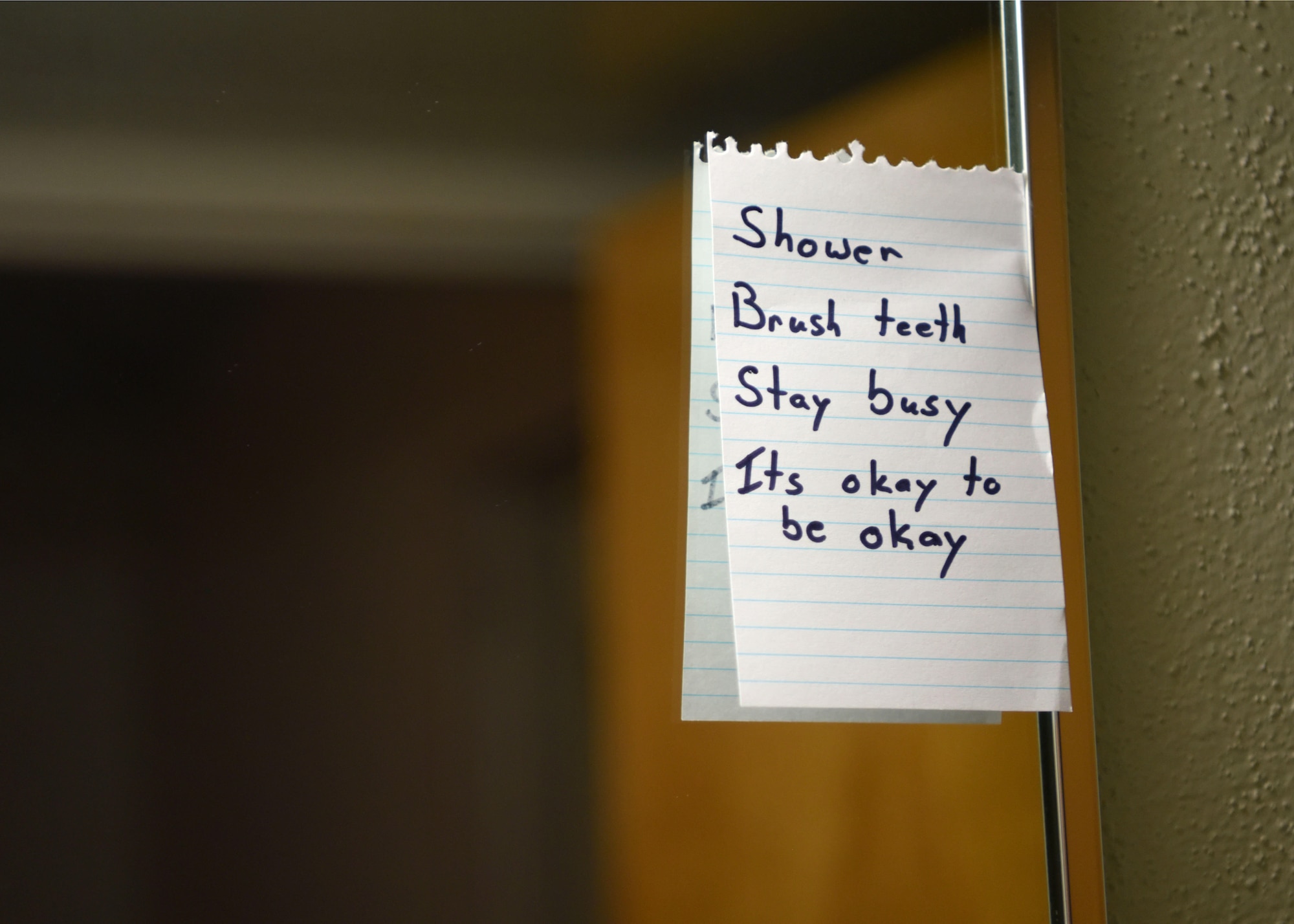 A note containing an Airman’s daily schedule is taped to the mirror on Goodfellow Air Force Base, Texas, April 28, 2020. One way to improve your mental health is to keep a schedule. (U.S. Air Force photo by Airman 1st Class Ethan Sherwood)