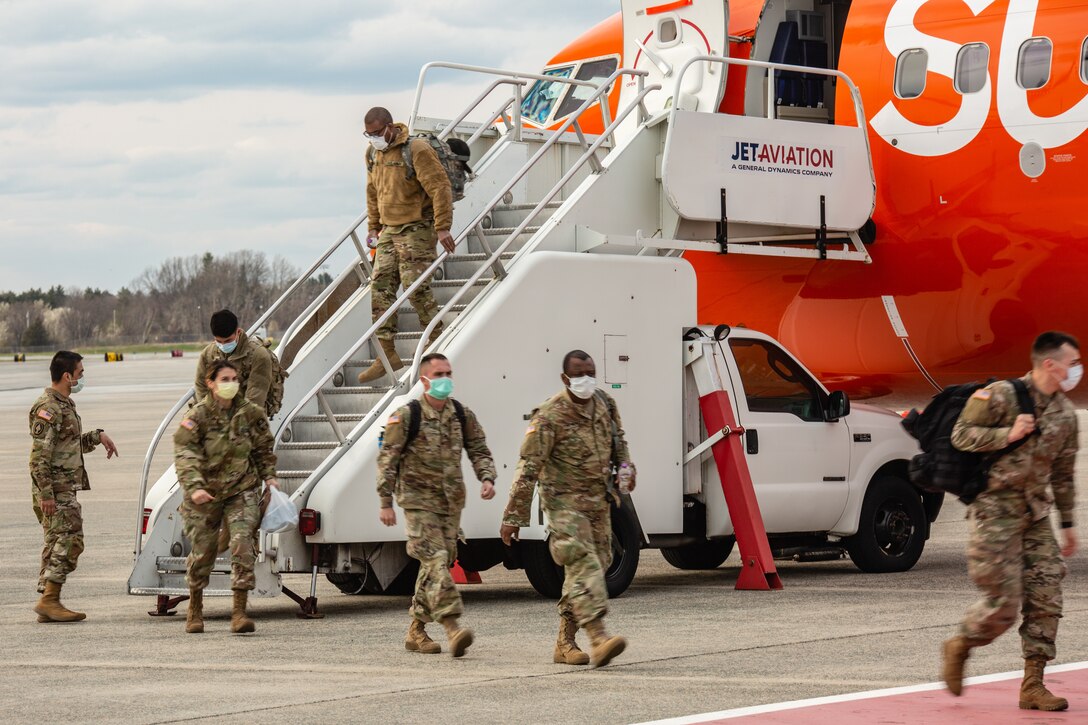 Soldiers with the 94th CSH arrive at Hanscom  Air Force Base