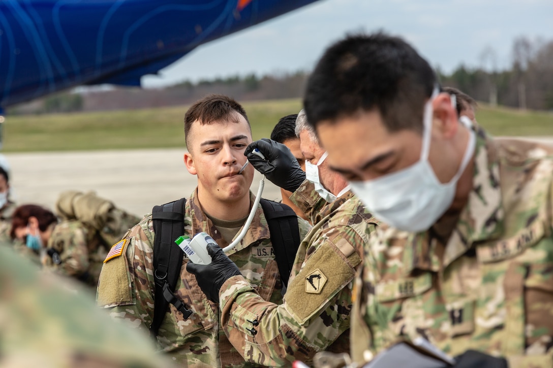 Soldiers with the 94th CSH arrive at Hanscom  Air Force Base