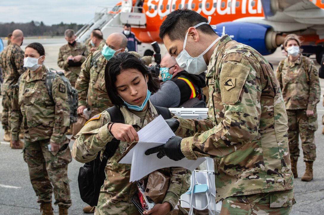 Soldiers with the 94th CSH arrive at Hanscom  Air Force Base