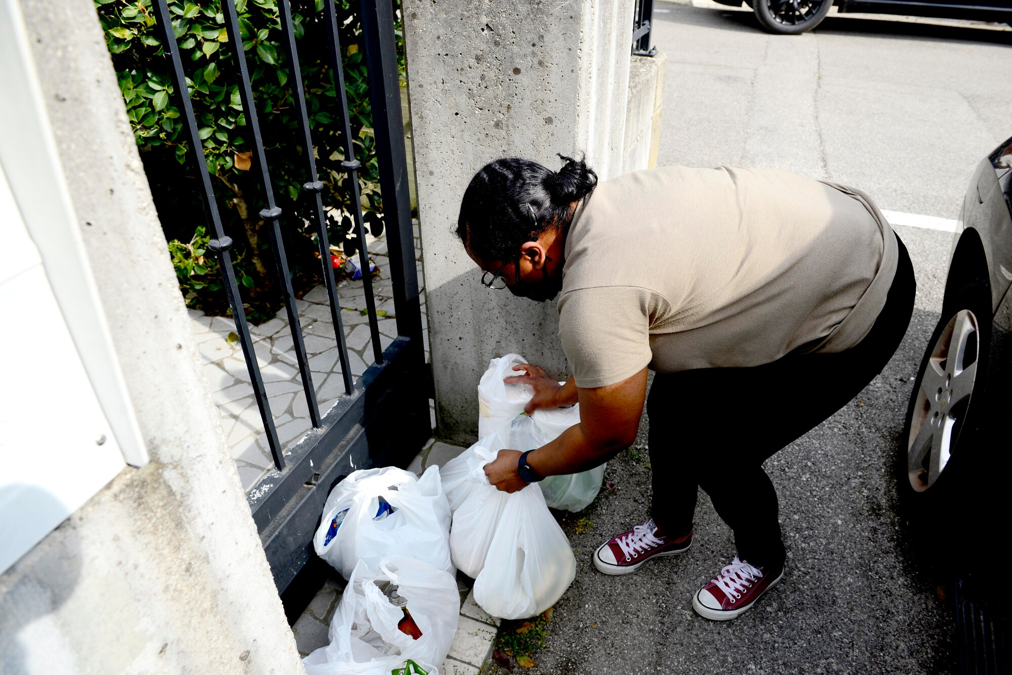 U.S. Air Force Tech. Sgt. Kahlia Rainer, volunteer, drops groceries off at the front gate of a home outside Aviano Air Base, Italy, April 18, 2020. The recipient was the spouse of an active duty member unable to shop with her children due to movement restrictions put in place by the Italian government to help battle COVID-19. (U.S. Air Force photo by Tech. Sgt. Tory Cusimano)