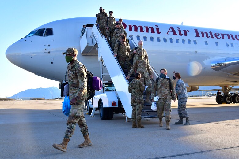 A photo of the 34th Fighter Squadron homecoming