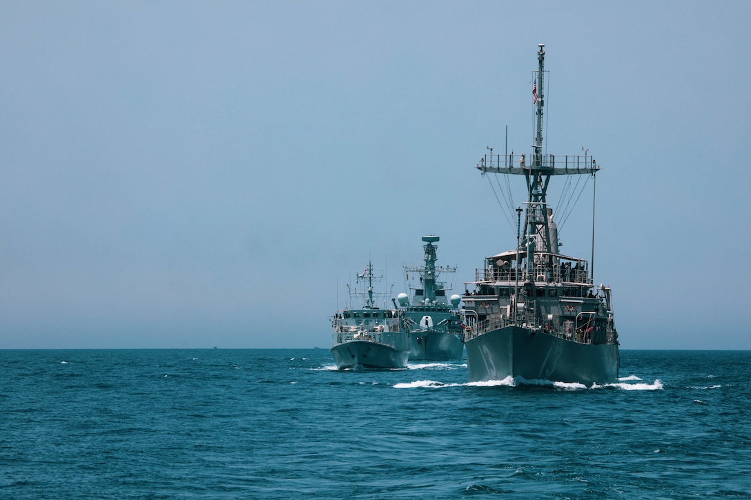 200428-A-DZ781-0009 ARABIAN GULF (May 28, 2020) – The HMS Argyll, HMS Shoreham and the mine countermeasures ship USS Dextrous (MCM 13) participate in the bilateral Mine Countermeasures Exercise 2020 (MCMEX 20) with the mine countermeasures ship USS Gladiator (MCM 11) in the Arabian Gulf, March 28. Gladiator is forward-deployed to the U.S. 5th Fleet area of operations in support of naval operations to ensure maritime stability and security in the Central region, connecting the Mediterranean and the Pacific through the Western Indian Ocean and three strategic choke points. (U.S. Army photo by Pfc. Christopher Cameron)