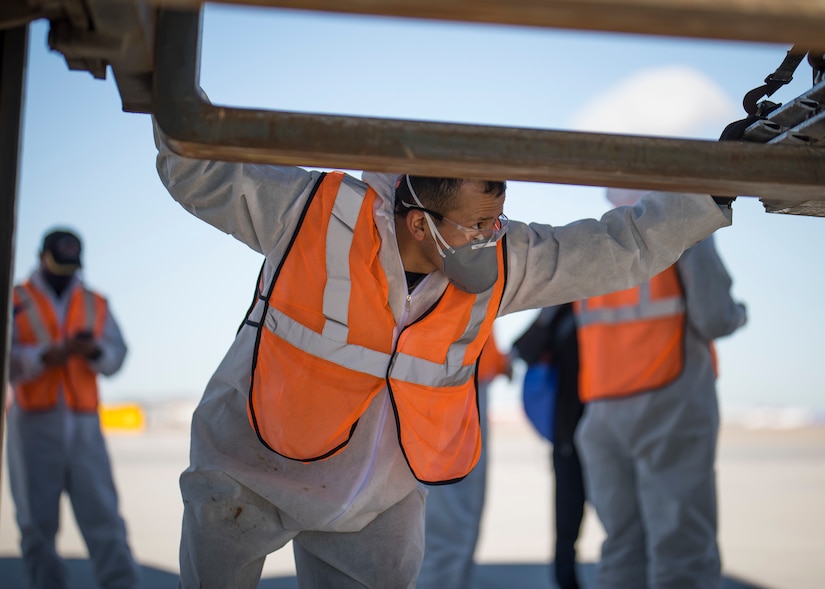 Utah National Guard helps transfer humanitarian aid to Ecuador