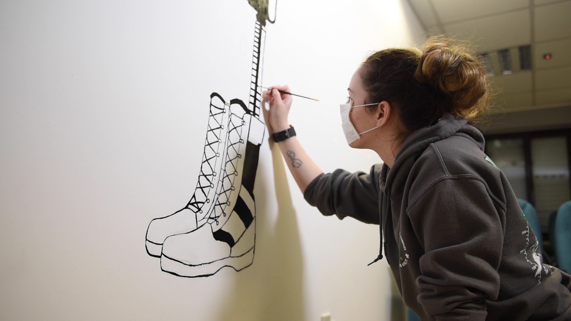 U.S. Air Force Airman 1st Class Anna Whittington, 39th Security Forces Squadron commander’s support staff, paints a battlefield cross April 23, 2020, at Incirlik Air Base, Turkey. A battlefield cross is a memorial featuring a rifle pointed downward into a pair of boots and topped with a helmet, and symbolizes troops who have paid the ultimate sacrifice. (U.S. Air Force photo by Staff Sgt. Joshua Magbanua)