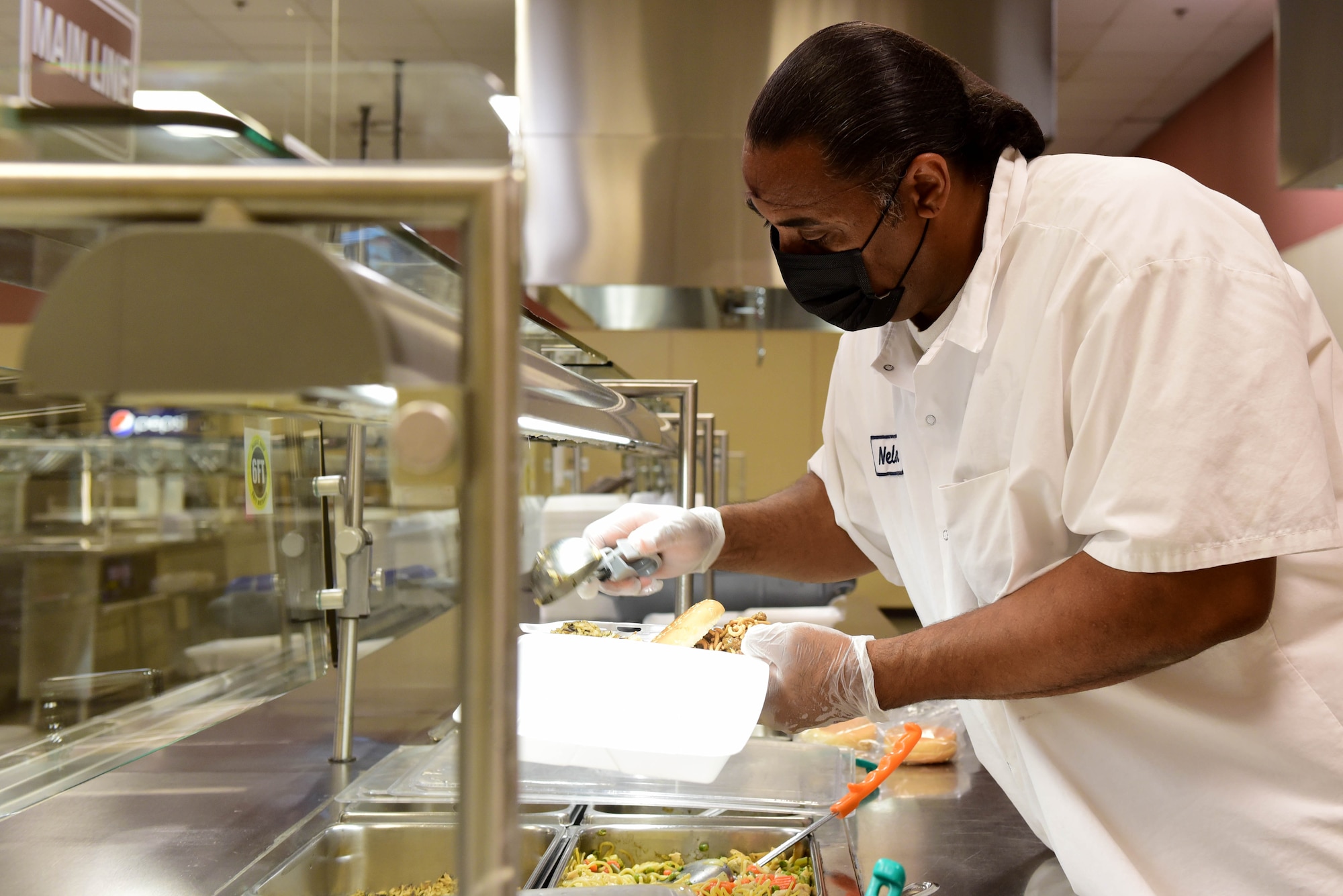 Nelson O’Neal, Guardian Dining Facility (DFAC) cook, prepares a to-go meal for a customer at Creech Air Force Base, Nevada, April 17, 2020.
