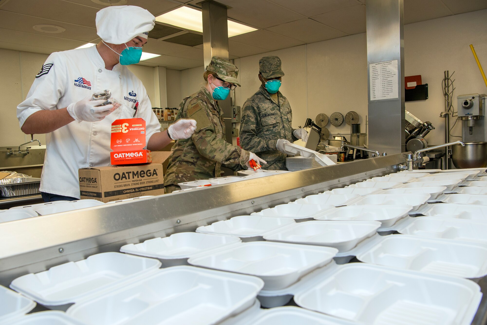 Airmen making boxed lunches