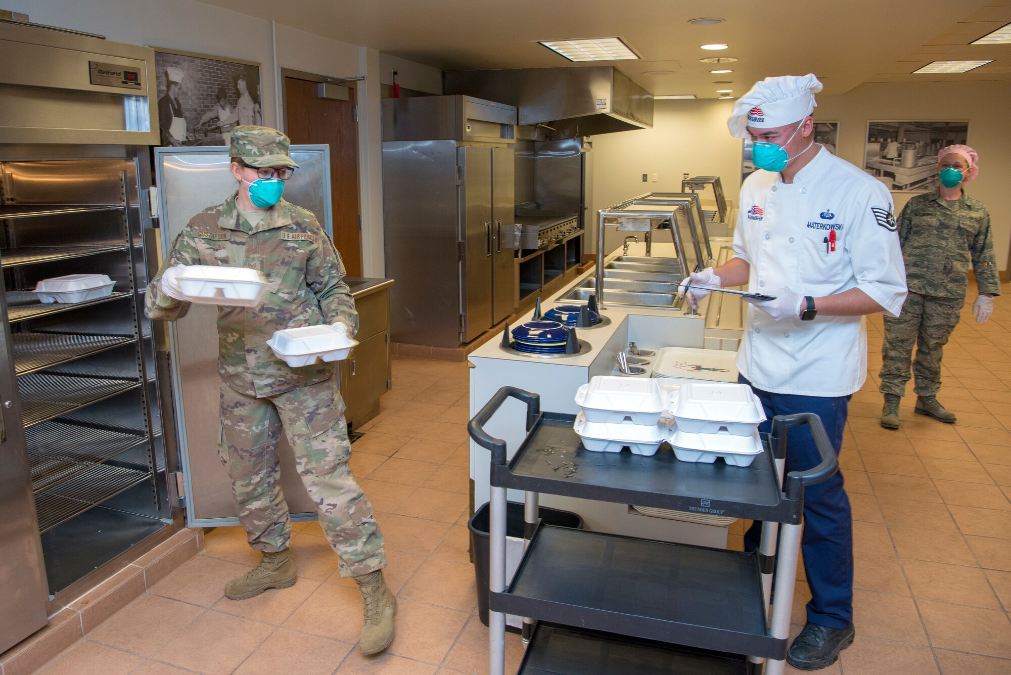 Airmen making boxed lunches