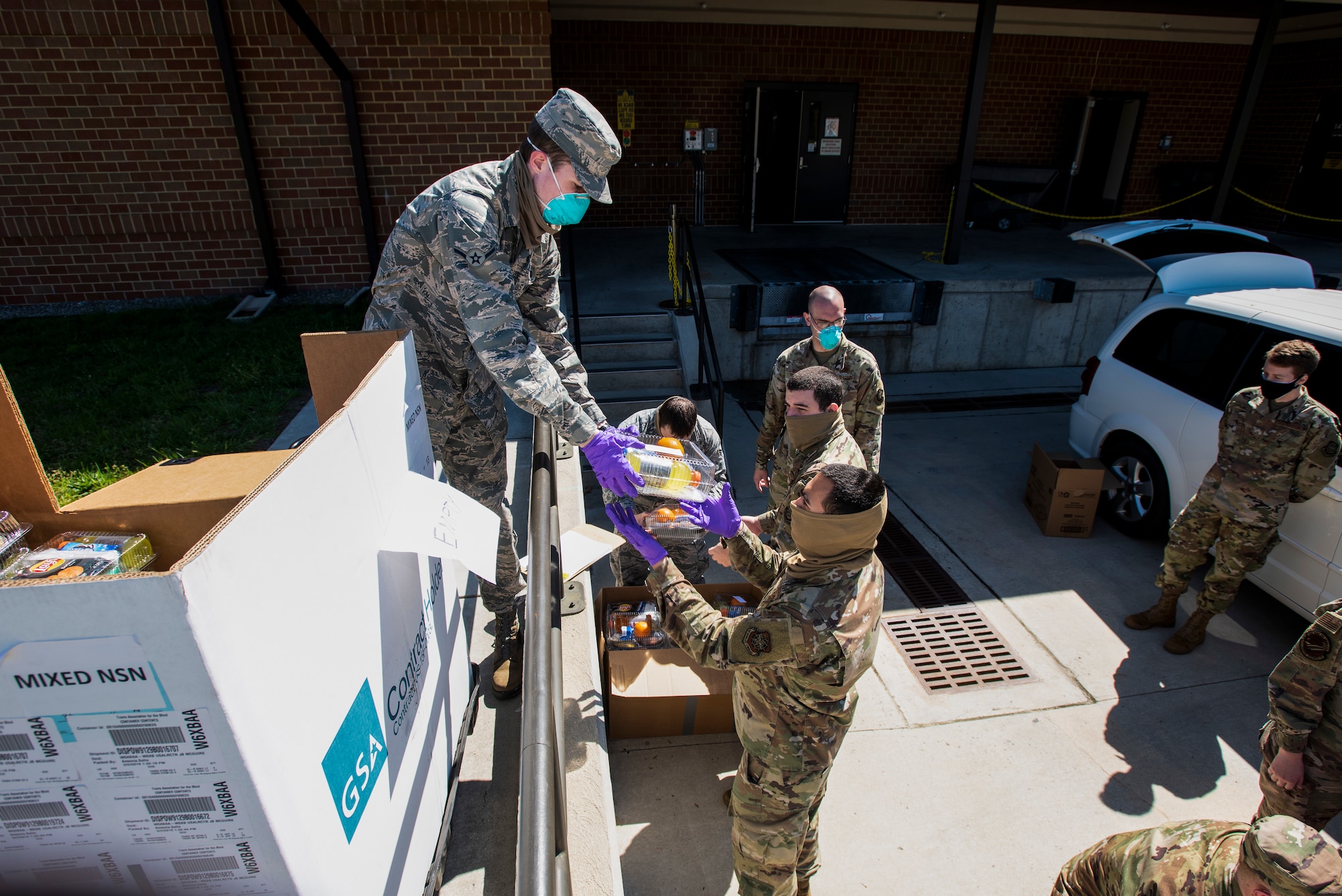 Photo of Airmen handing out meals.