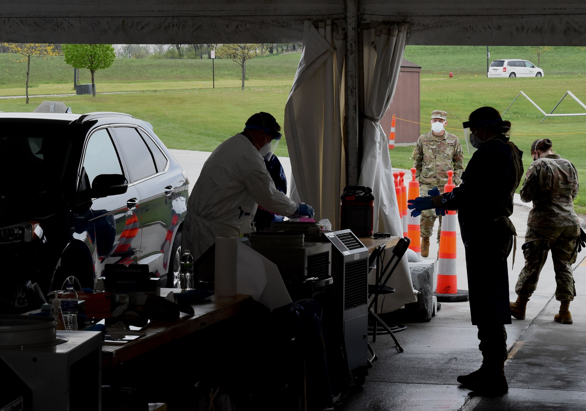 132d Medical Group Airmen conducted COVID-19 screening May 14, 2020 in at a Joint Mobile Screening Center in Denison, Iowa. The Airmen work with Army National Guard Soldiers to test Iowans in Crawford County (U.S. Air National Guard photo by Senior Master Sgt. Bobby Shepherd).