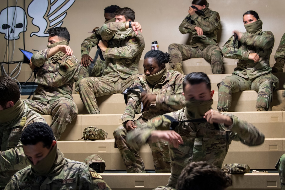 Airmen put on tourniquets