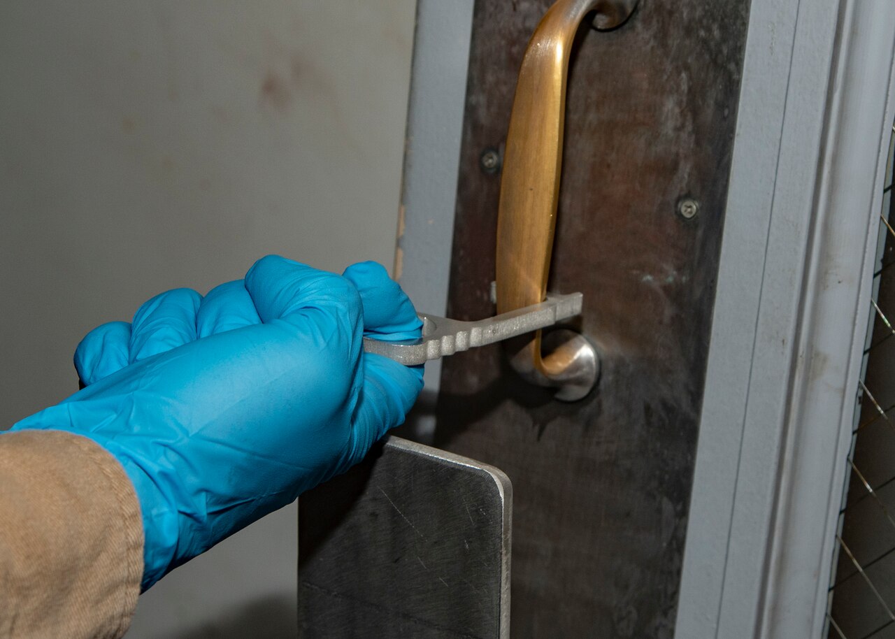 A technician uses an “aluminum key.”