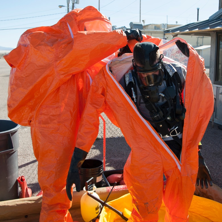 Utah National Guard 85th WMD Civil Support Team participates in a training scenario Nov. 4, 2014, at U.S. Army Dugway Proving Ground during Vigilant Guard regional earthquake response exercise.