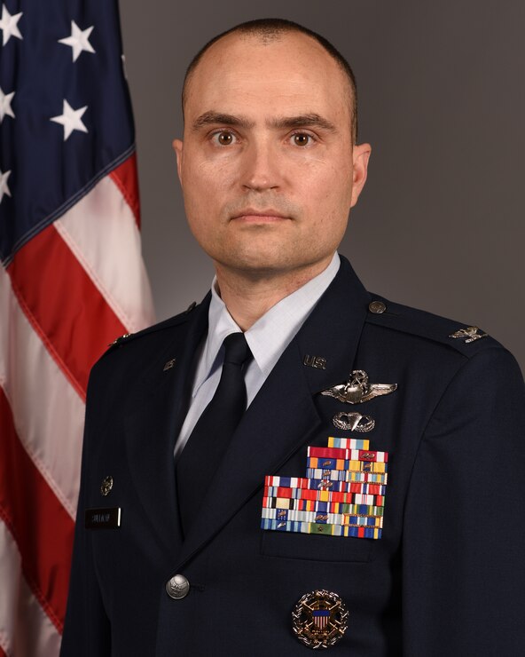 A photo of the 20th Fighter Wing commander