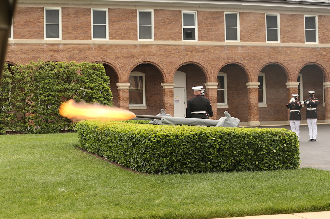 Body Bearers with Bravo Company, Marine Barracks Washington, fire a cannon on the parade deck at Marine Barracks Washington, D.C., May 26, 2020. The Body Bearers fired a cannon every minute for 21 minutes in observance of Memorial Day. (U.S. Marine Corps photo by Lance Cpl. Allen Sanders.)