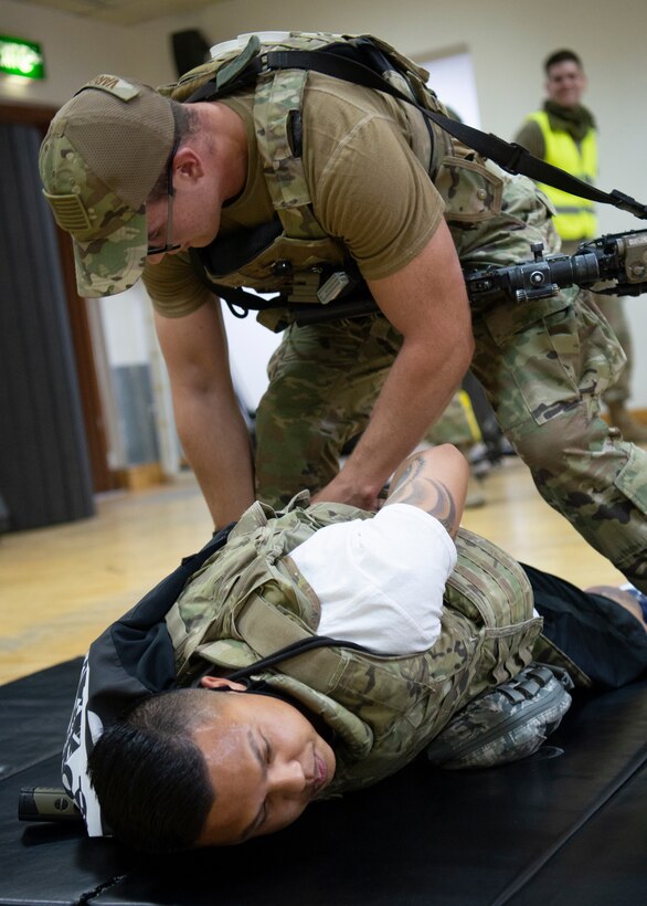 Security Forces Airman apprehends assailant