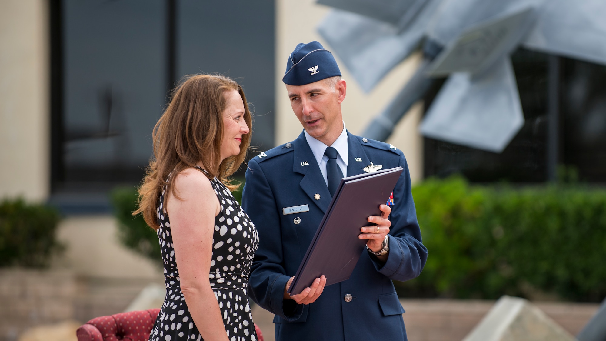 Col. Christopher Spinelli presents his wife, Amy, a thank you letter from Maj. Gen. Christopher Azzano, Air Force Test Center Commander, during Spinelli’s retirement ceremony at Edwards Air Force Base, California, May 29. Spinelli retired from the Air Force after more than 24 years of service and plans to head back home to Texas. (Air Force photo by Giancarlo Casem)