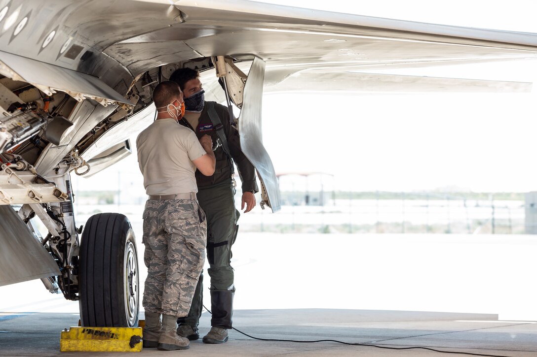 Tech. Sgt. Dustin Packer, 412th Aircraft Maintenance Squadron, and Maj. Benjamin Gilliland, 411th Flight Test Squadron, F-22 Raptor Combined Test Force, conduct a pre-flight inspection during an operational rapid crew swap at Edwards Air Force Base, California, April 30. (Photo courtesy of Kyle Larson/Lockheed-Martin)