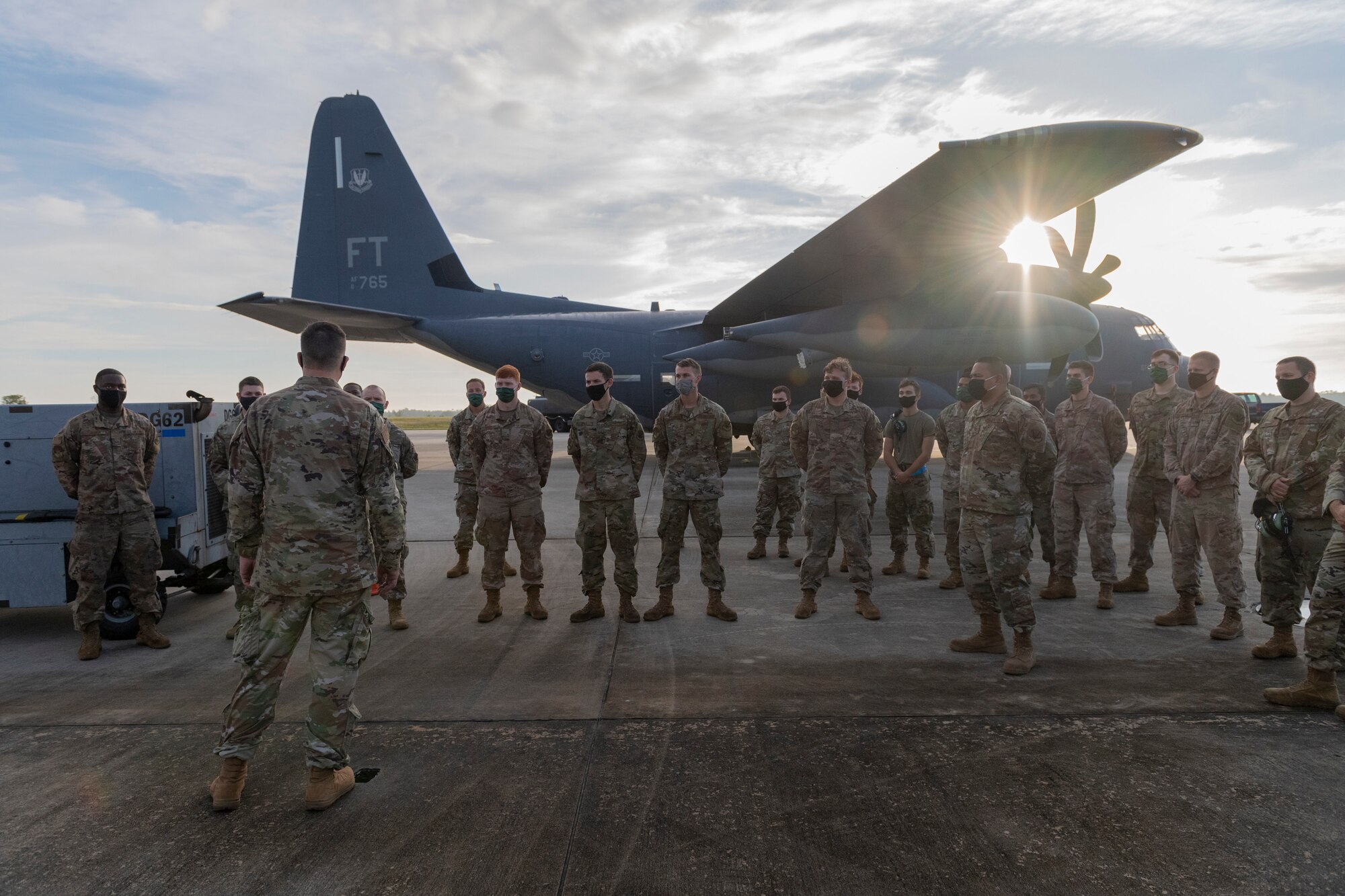 A photo of the 23d wing commander speaking with Airmen