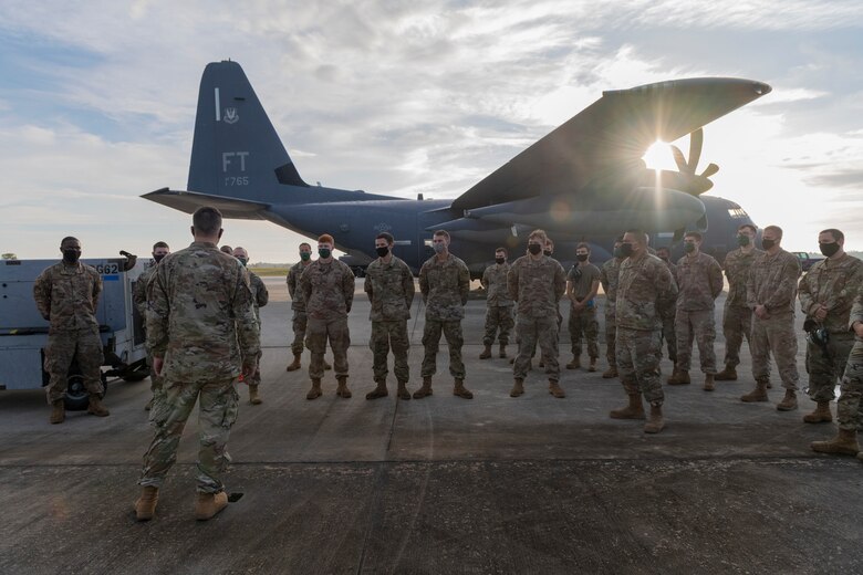 A photo of the 23d wing commander speaking with Airmen
