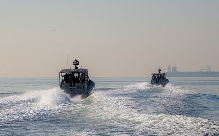 Sailors assigned to Maritime Expeditionary Security Squadron (MSRON) 11, underway aboard Sea Ark 34-foot patrol boats during a security site survey off the coast of Long Beach i