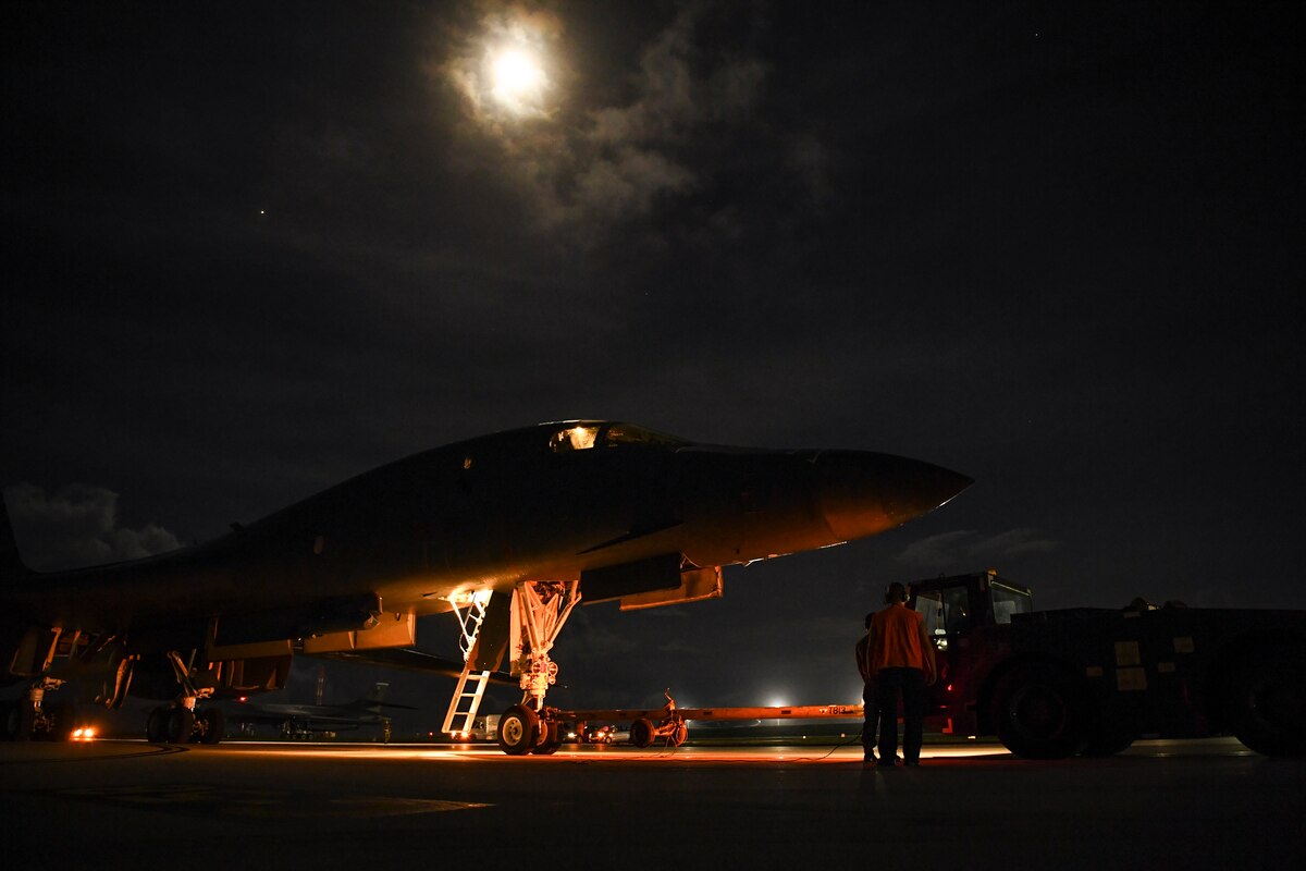 9th Expeditionary Bomb Squadron maintainers ensure Bomber