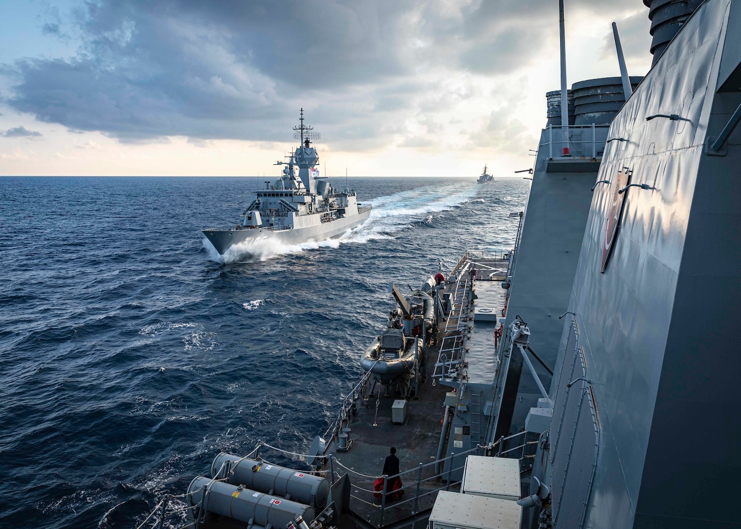 The Royal Australian Navy Anzac-class frigate HMAS Ballarat (FFH 155) prepares to come alongside the Arleigh Burke-class guided-missile destroyer USS John S. McCain (DDG 56) during divisional tactics while conducting integrated operations. McCain is assigned to Destroyer Squadron Fifteen (DESRON 15), the Navy’s largest forward-deployed DESRON and the U.S. 7th Fleet’s principal surface force.