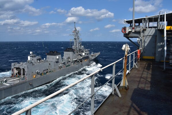 The Japan Maritime Self-Defense Force Murasame-class destroyer JS Ikazuchi (DD 107) steams alongside the U.S. Navy Military Sealift Command Henry J. Kaiser-class fleet replenishment oiler USNS Tippecanoe (T-AO 199) for an underway replenishment during Keen Sword.