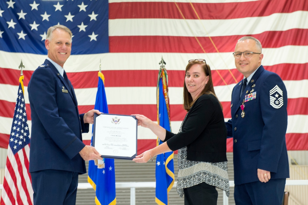 OnOFF　LADY'S MISSION 鶴見3等海尉　1/6 CMSGT Marion retires after 33 years of service > Grissom Air