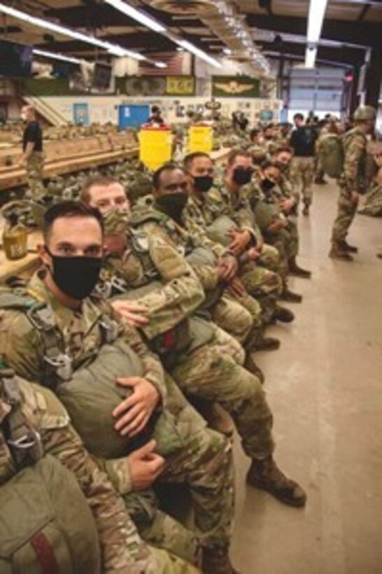 Soldiers from the 155th CSSB attend airborne course