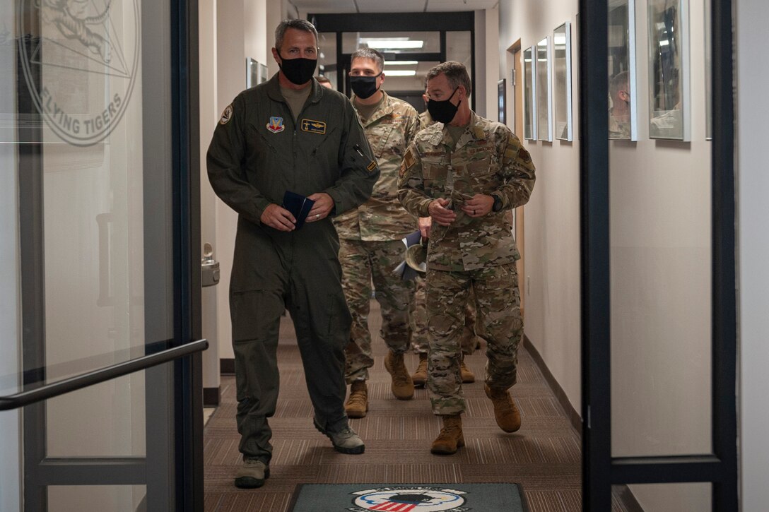 Photo of Maj. Gen. Franks speaking with the 23d FG commander