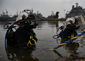 Dive Soldiers waiting in water