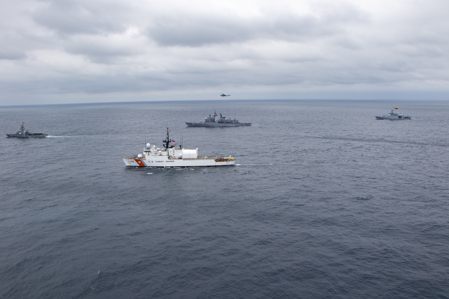 Naval ships from Ecuador, Chile, Colombia, Peru and the U.S. conduct naval formations during a training exercise for UNITAS LXI off the coast of Ecuador, Nov. 7, 2020.  xa