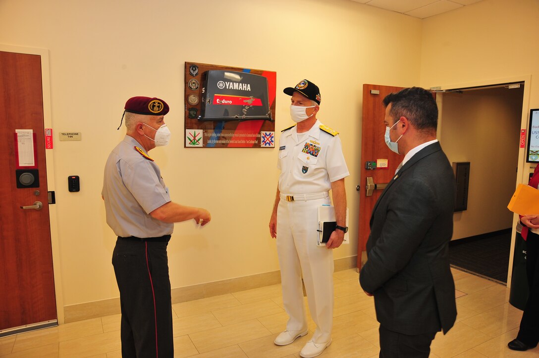 Ecuadorian Army Lt. Gen. Luis Lara Jaramillo, Chief of the Ecuadorian Armed Forces’ Joint Staff, talks with  U.S. Navy Adm. Craig Faller, the commander of U.S. Southern Command.