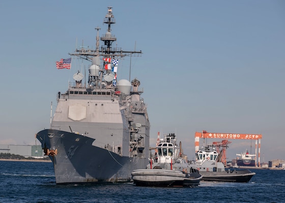 The Ticonderoga-class guided-missile cruiser USS Antietam (CG 54) transits Tokyo Bay as it returns to Commander, Fleet Activities Yokosuka.