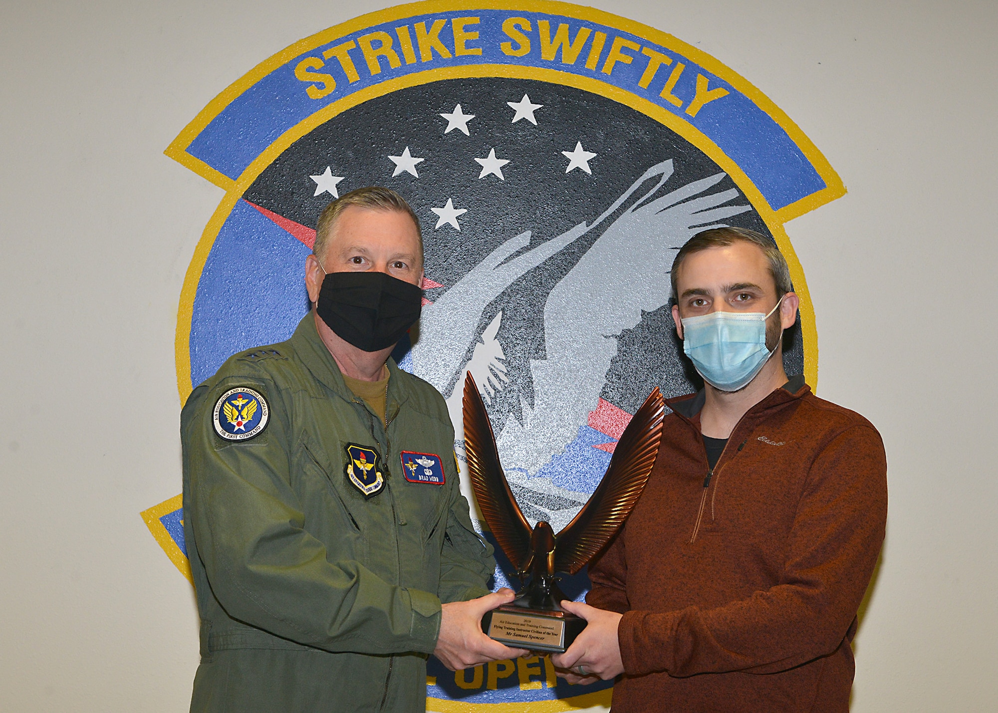 AETC commander presents award to Sam Spencer