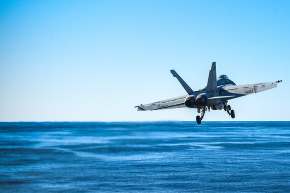 201106-N-ZF088-1014 PHILIPPINE SEA (Nov. 6, 2020) An F/A-18E Super Hornet takes off from the flight deck of the USS Ronald Reagan (CVN 76) during Carrier Airwing (CVW) 5’s change-of-command ceremony Nov. 6, 2020. The Ronald Reagan provides a combat-ready force that protects and defends the United States, as well as the collective maritime interests of its allies and partners in the Indo-Pacific region.