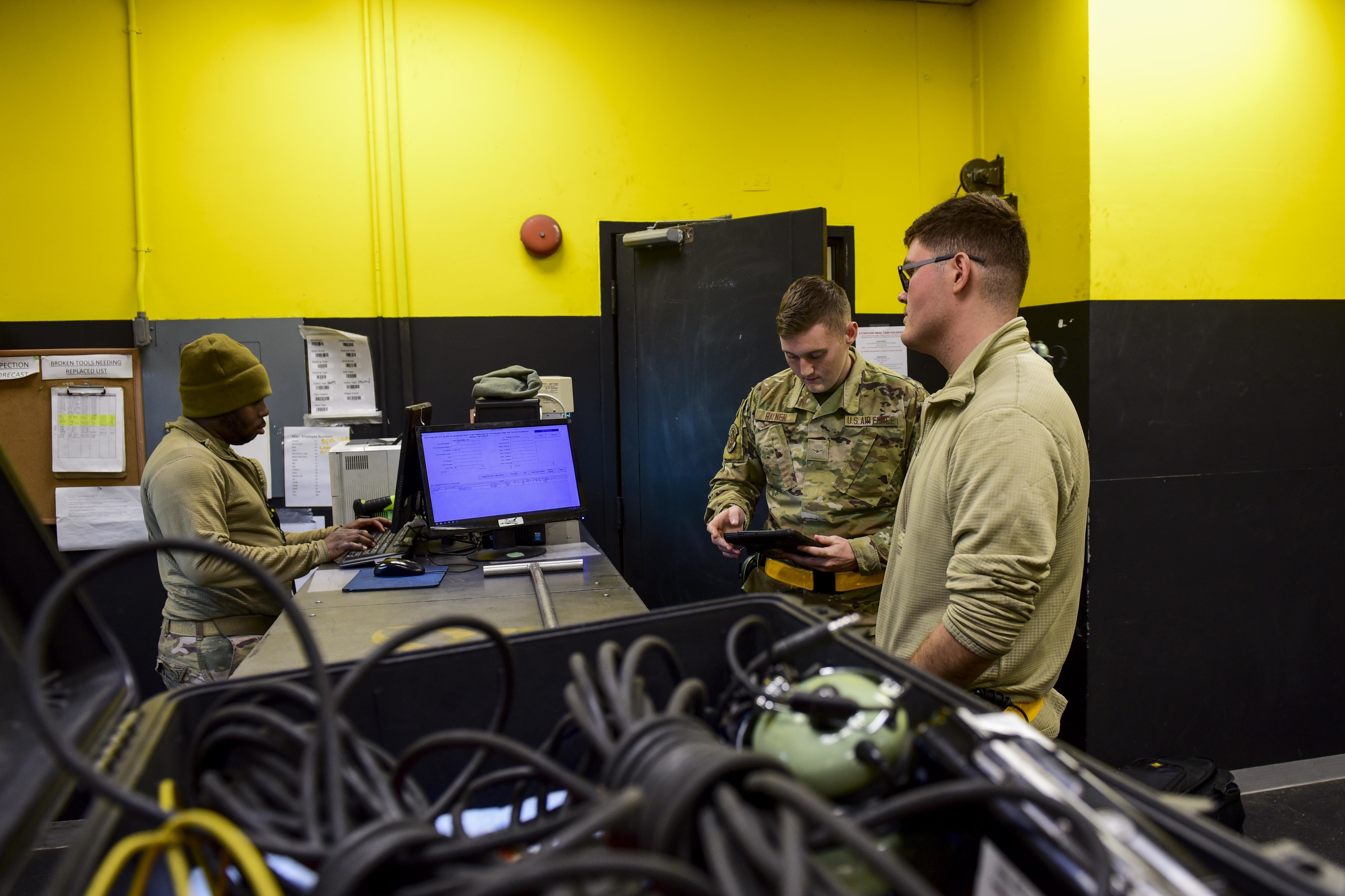 Electrical, environmental maintenance keeps F16 systems online > Kunsan Air Base > Display
