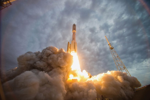 Atlas V rocket launches Navy’s Mobile User Objective System 2 satellite from Space Launch Complex–41 at Cape Canaveral Air Force Station, Florida, July 19, 2013 (U.S. Navy/NASA/Patrick H. Corkery)
