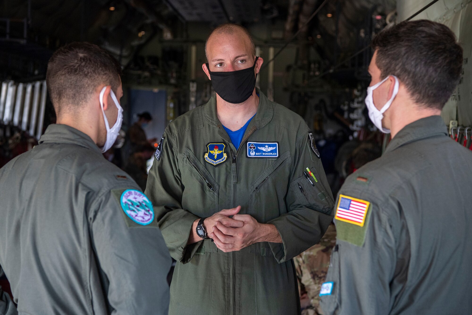 A pilot speaks with student pilots about the C-130.