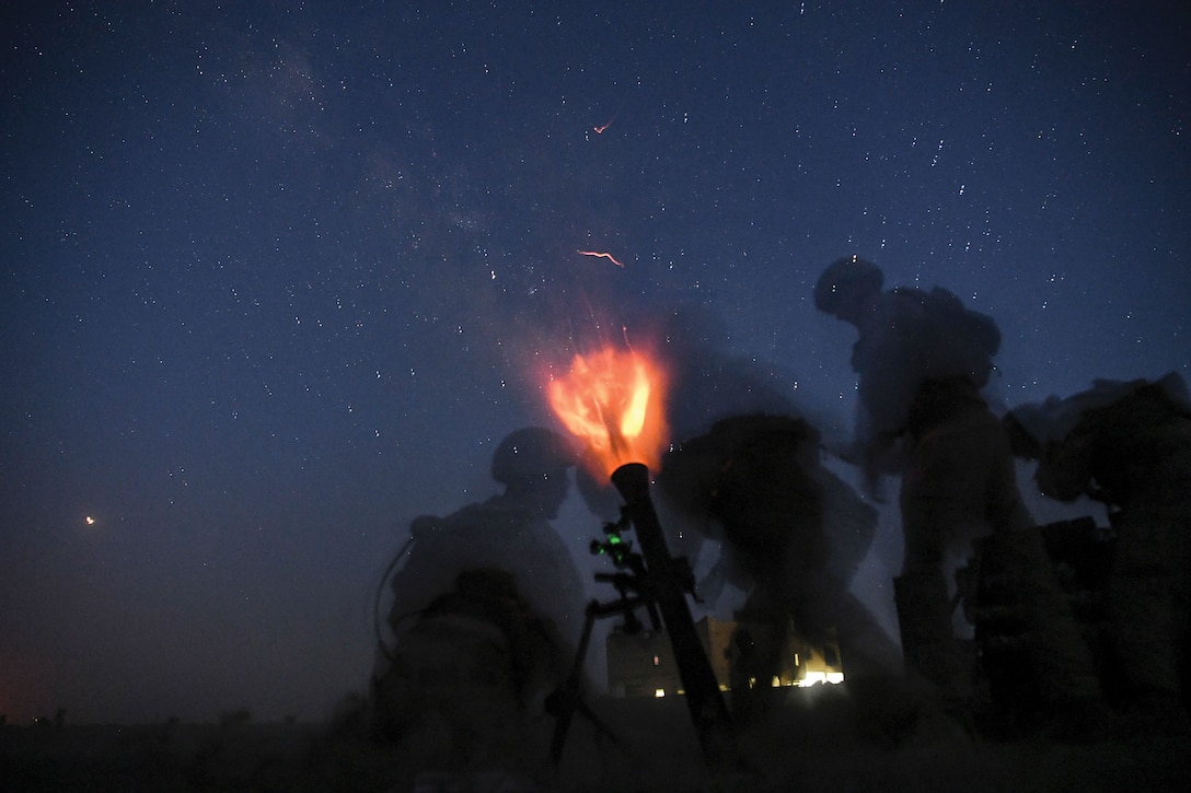 Marines fire 81mm mortar during training in support of Operation Inherent Resolve in Hajin, Syria