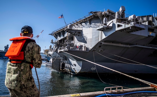 USS Ronald Reagan (CVN 76), returns to Yokosuka, Japan.