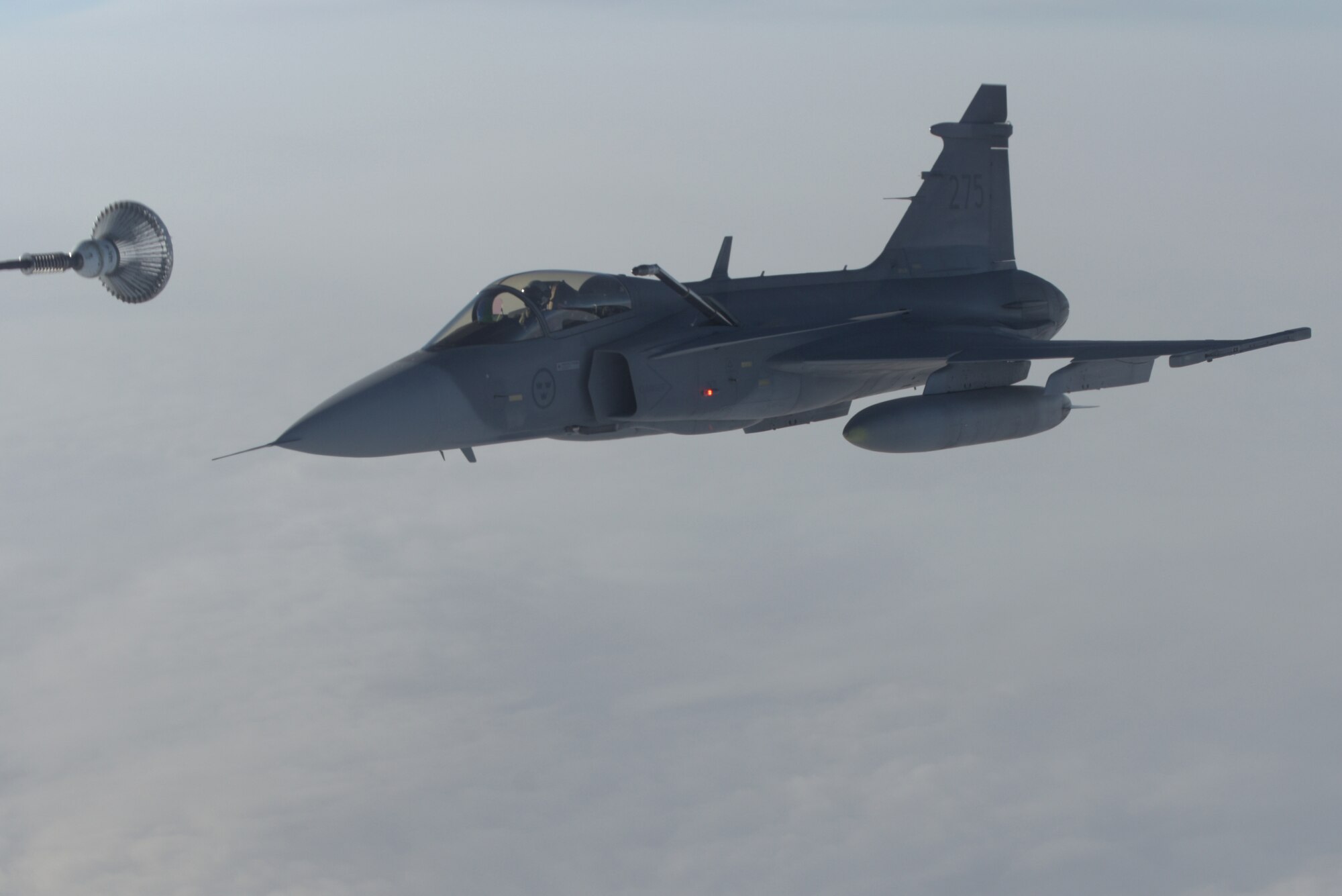 JAS 39 Gripen inflight refueling