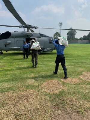 Aircrewmen assigned to HSM-37, Det. 7, assigned to USS William P. Lawrence (DDG 110), assist with U.S. Southern Command’s Hurricane Eta relief efforts in Central America.